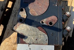 CNH Case Puma / New Holland 230 Sekcja Rozdzielacza 87330318 87329822 51443156