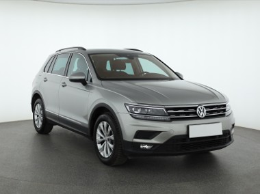 Volkswagen Tiguan , Salon Polska, 1. Właściciel, Serwis ASO, DSG, Navi,-1