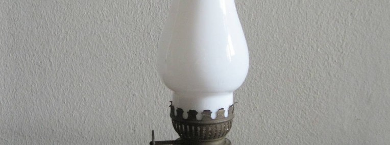 lampka naftowa porcelana -1