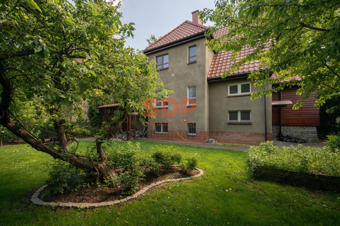Klimatyczny dom w otoczeniu zieleni, Biskupin 240 m² / 803 m² - View 3