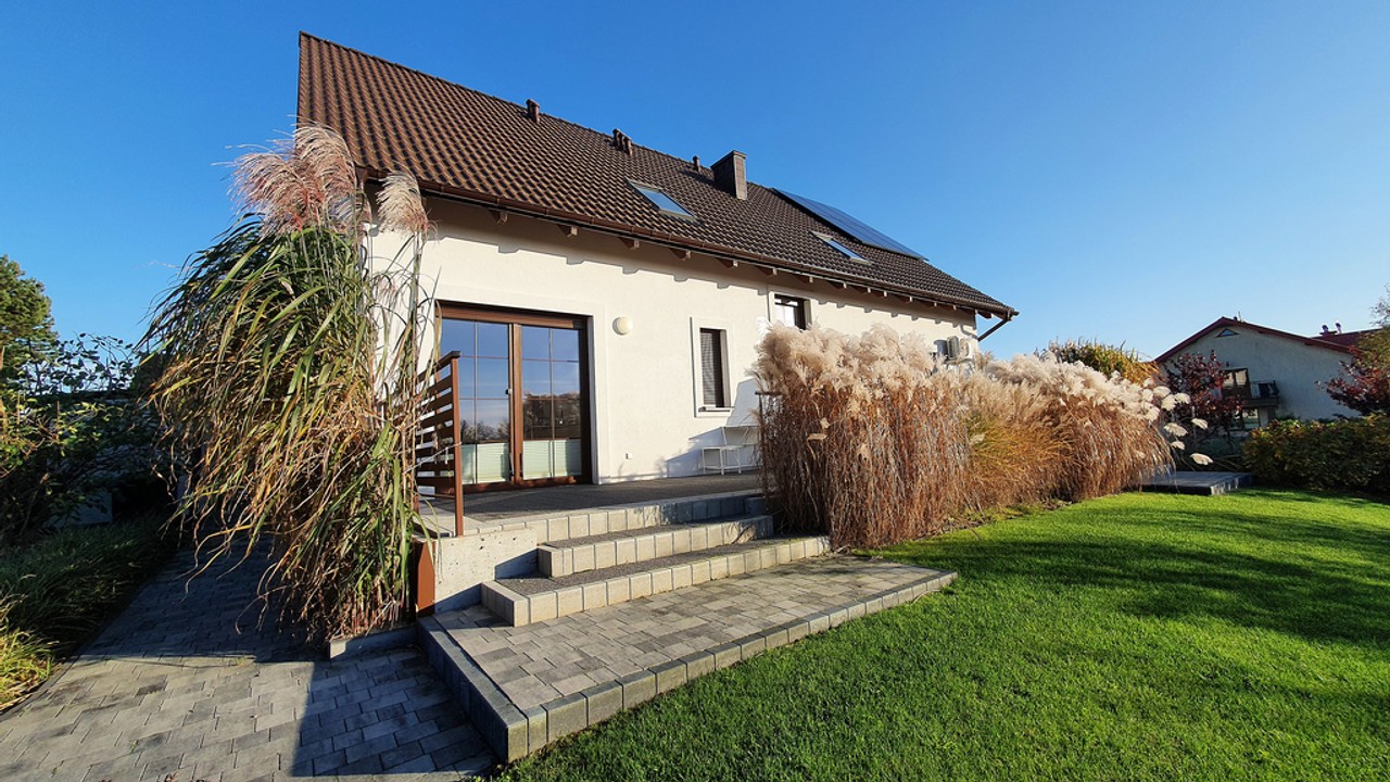 8-room house & single family of 267 m²