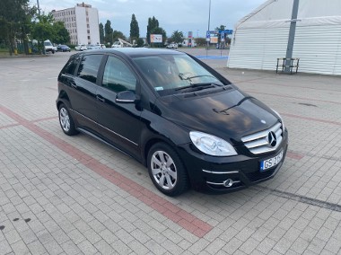 Mercedes B200-1