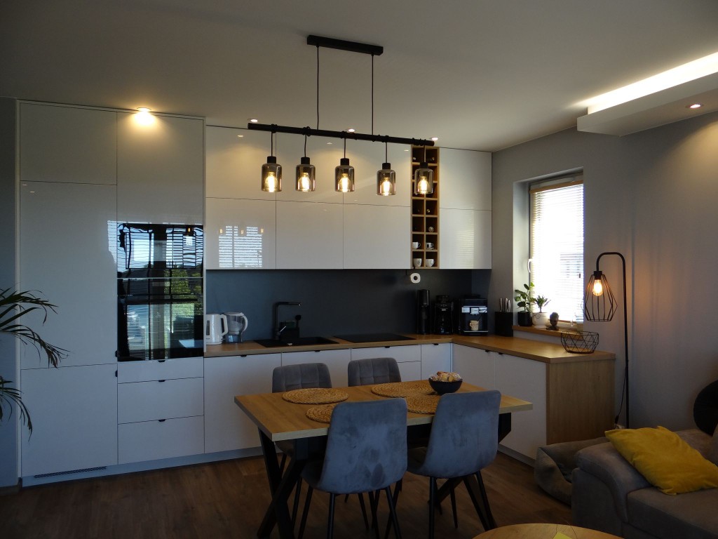Apartament trzypokojowy z pięknym widokiem - NOWA NIŻSZA CENA - OKAZJA! - Widok 4