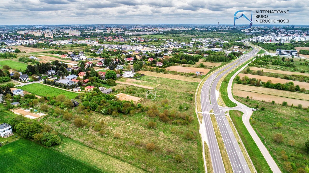 Działka usługowa 2km od węzła S17 – pohled 2