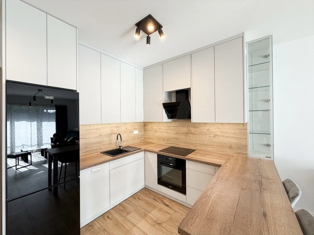 52M2 - 2 POKOJE - CAPITAL TOWERS– BALKON -PARKING – pohled 2