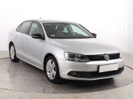 Volkswagen Jetta VI , Klimatronic, Parktronic, Podgrzewane siedzienia