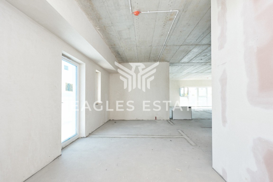 Lokal usługowy 107 m² + 2 miejsca postojowe - More