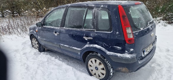 Syndyk sprzeda samochód Ford Fusion