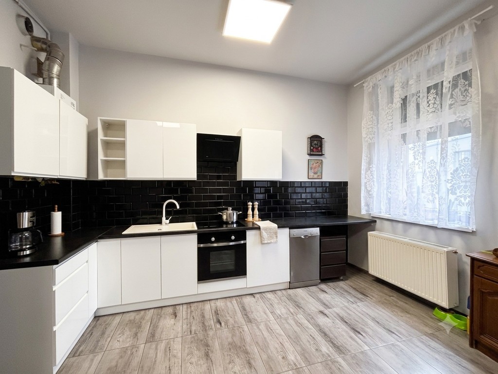 Balkon | Piwnica | Rolety antywłamaniowe | Teren zamykany | Parking - Widok 2