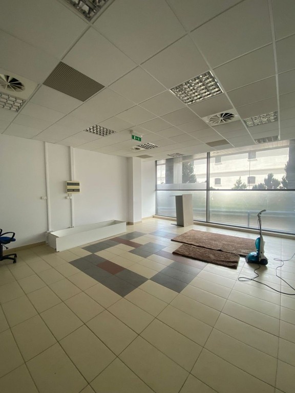 Lokal 47 m² przy pl. Jana Pawła II - Widok 4