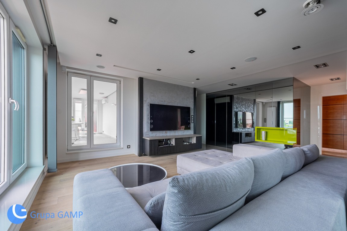 3-Bedroom Unique Penthouse by the River - Widok 2