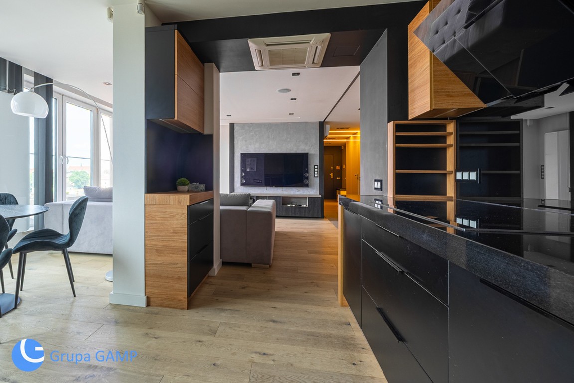 3-Bedroom Unique Penthouse by the River - Widok 4