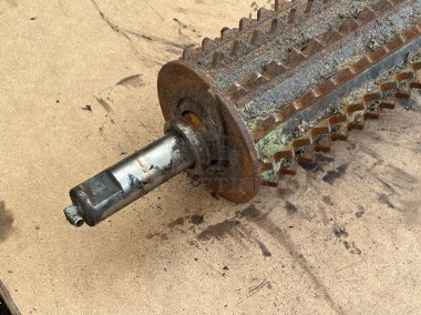 John Deere 8600 Górny Wałek Podajnika + Wałek AXE25851 AXE25851-1