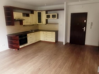 APARTAMENT - DWA POKOJE Z GARDEROBĄ+MIEJSCE PARKIN-1