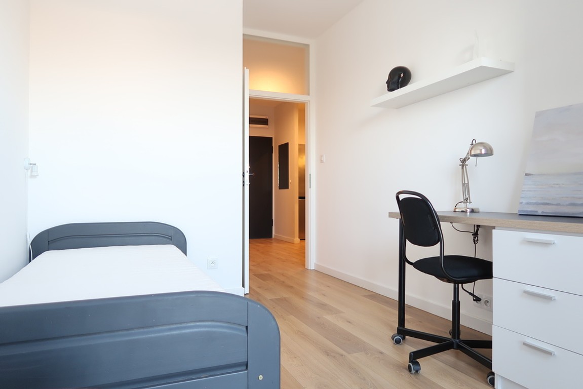 Cichy lokal w apartamentowcu z widokiem na zieleń - Widok 4