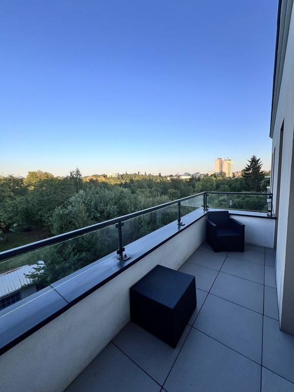 Cichy lokal w apartamentowcu z widokiem na zieleń - Widok 5