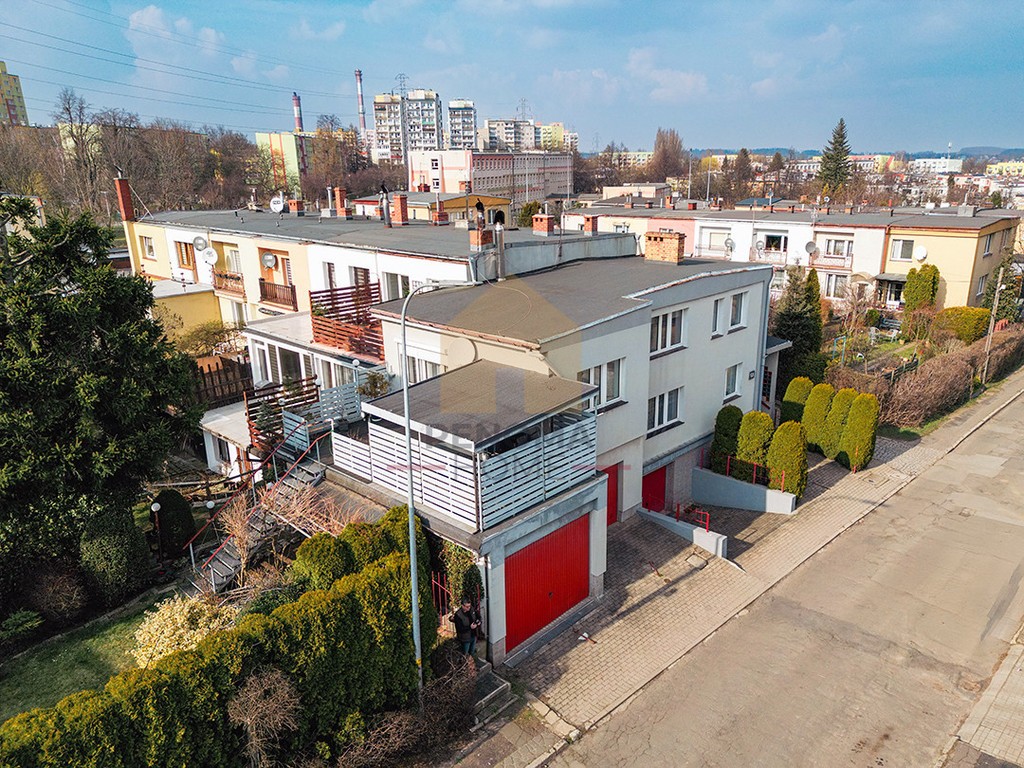 Skrajny dom w zabudowie szeregowej – komfort i pry