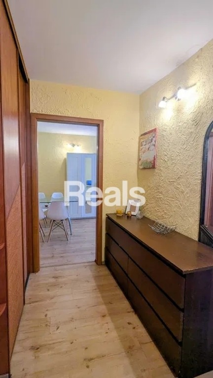 Metro 100 m. Dwa pokoje, oddzielna kuchnia, balkon - Widok 2