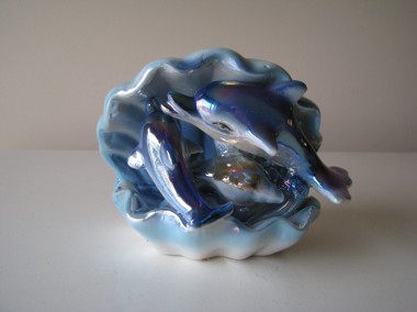 Figurka – ozdoba ceramiczna – Delfiny w muszli -1