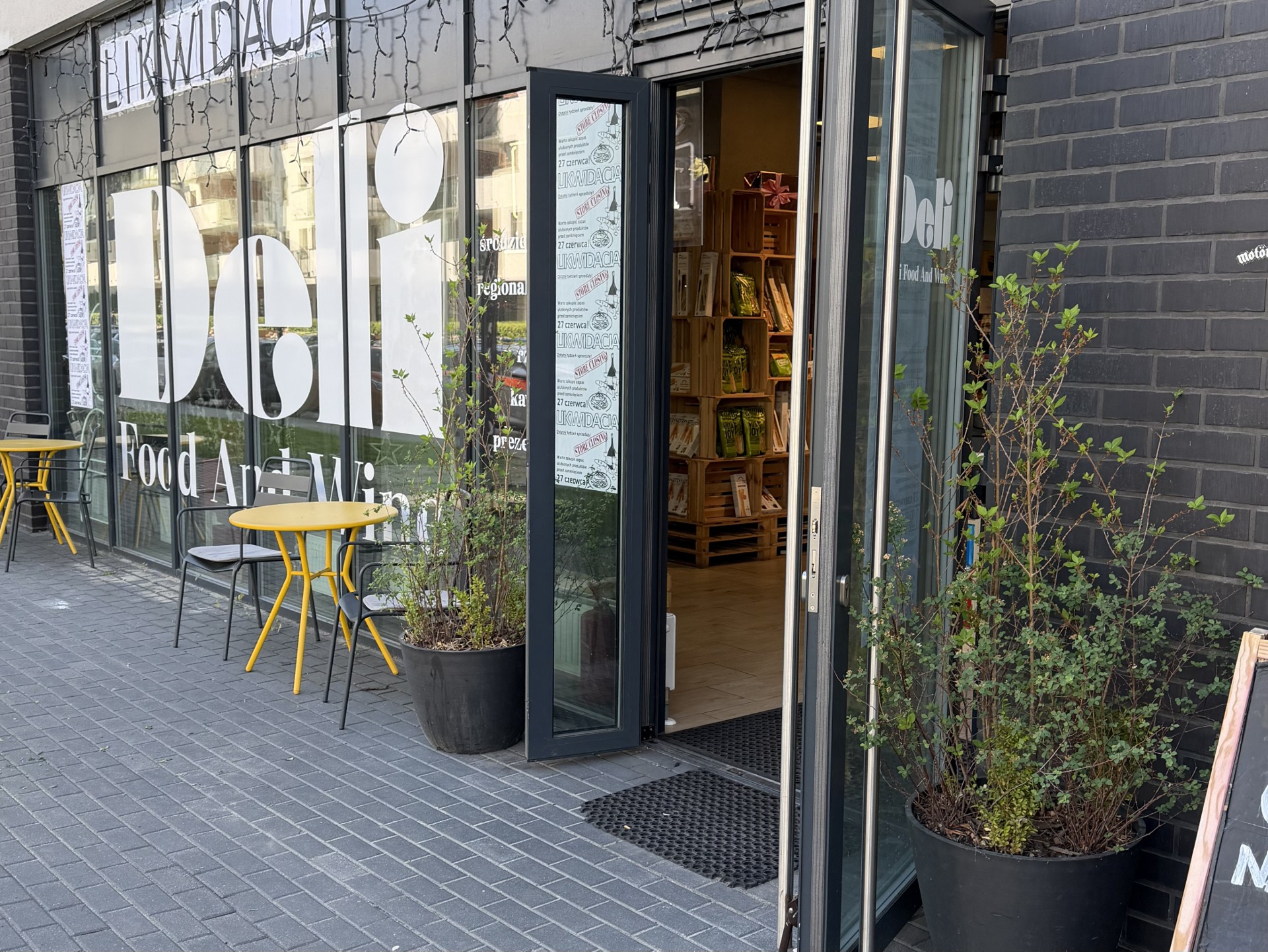 Lokal 168 m² | Bemowo | Witryna 8m | Dwa wejścia | Wykończony – pohled 2