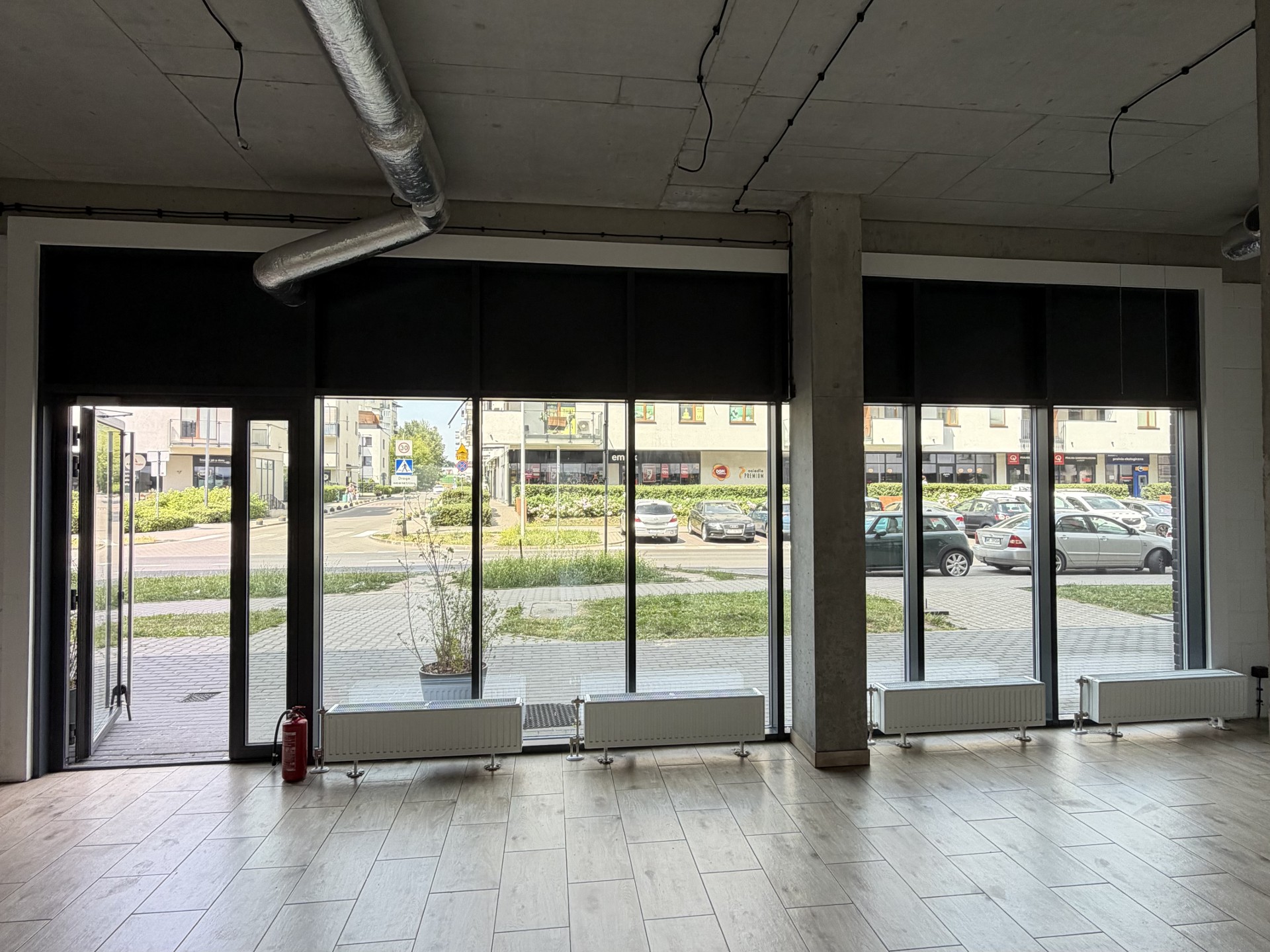 Lokal 168 m² | Bemowo | Witryna 8m | Dwa wejścia | Wykończony – pohled 6