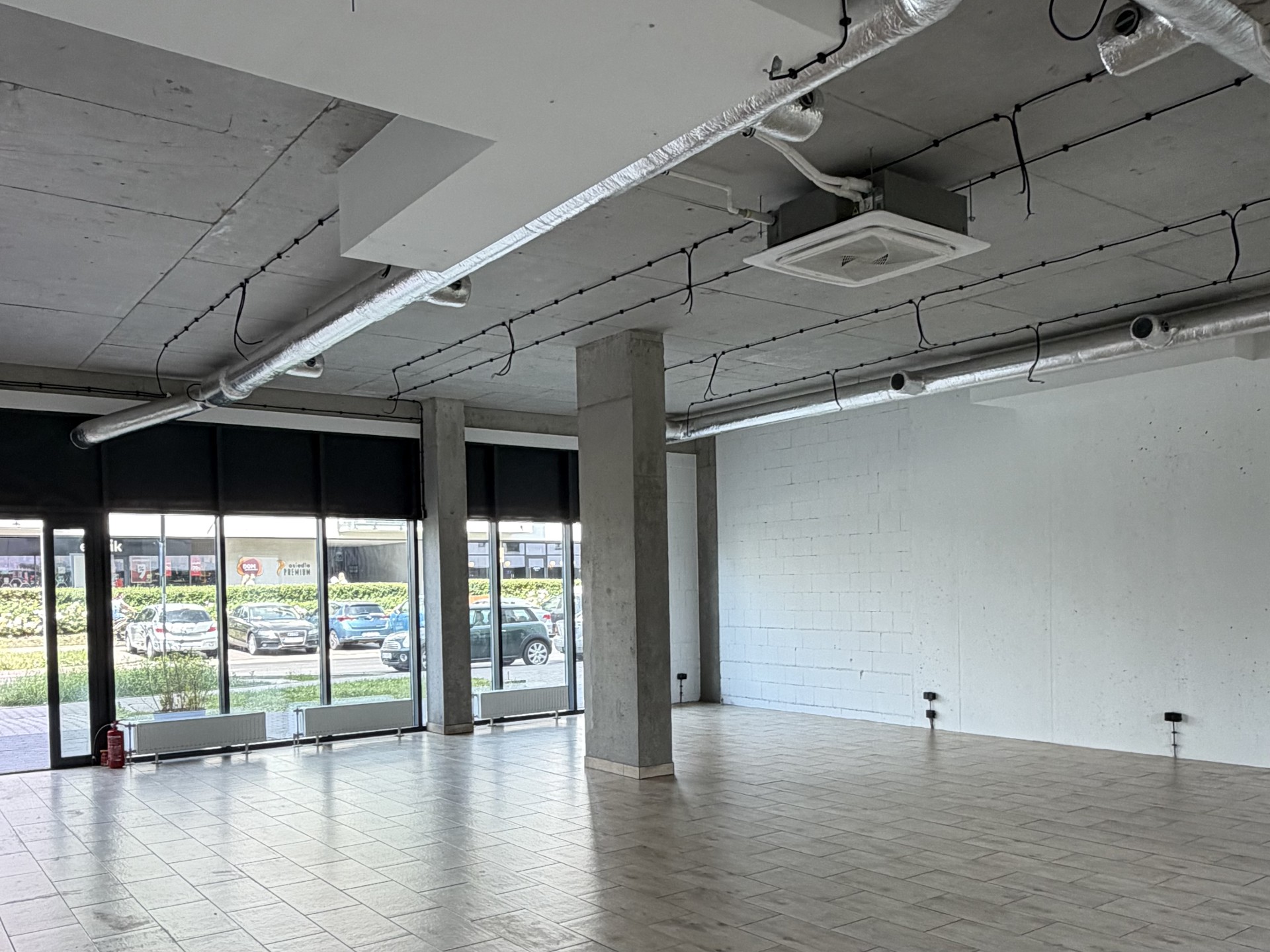 Lokal 168 m² | Bemowo | Witryna 8m | Dwa wejścia | Wykończony – další