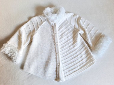 Biały sweter, krój pelerynki  122  Monika Lasota-1