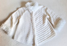 Biały sweter, krój pelerynki  122  Monika Lasota
