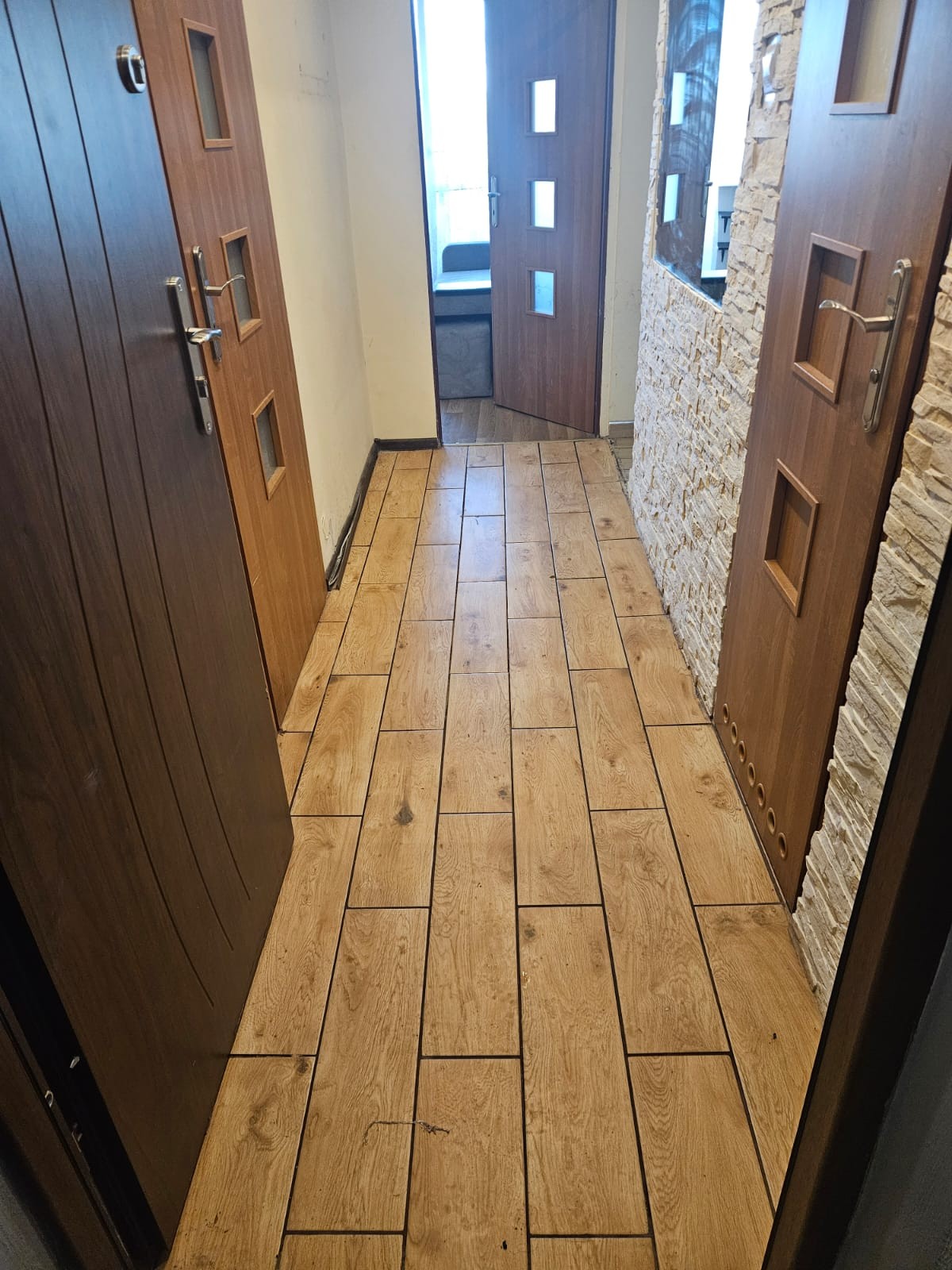 Na sprzedaż funkcjonalne mieszkanie o powierzchni około 39 m², zlokalizowane na 9. piętrze przy ul. Ułańskiej 9 w Katowicach.