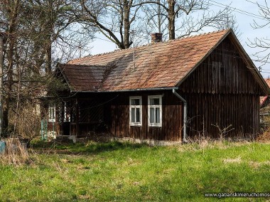 Drewniany dom do odrestaurowania w miejsc. Pawęzów-1
