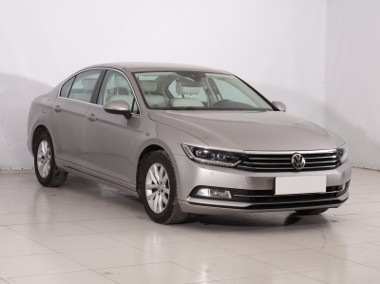 Volkswagen Passat B8 , Salon Polska, Automat, Skóra, Navi, Klimatronic, Tempomat,-1