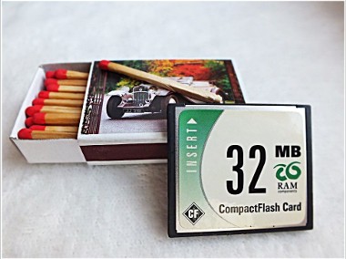 Karta pamięci Compakt Flash Card 32MB Jak nowa!-1