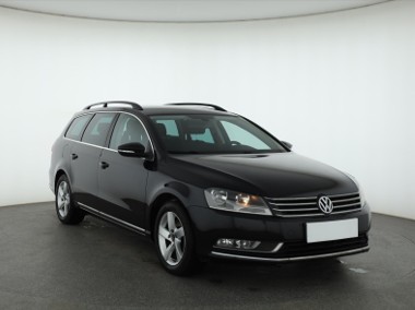 Volkswagen Passat B7 , Klimatronic, Tempomat, Parktronic, Podgrzewane siedzienia-1