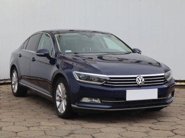Volkswagen Passat B8 , Salon Polska, Automat, Skóra, Navi, Klimatronic, Tempomat,-1