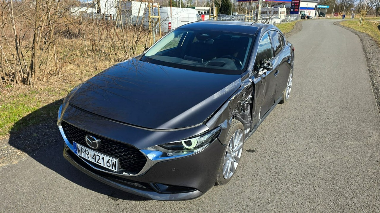 Mazda 3 III Krajowy 8 tys przebiegu 1 rejestracja 2024