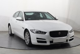 Jaguar XE I , Salon Polska, Serwis ASO, 180 KM, Automat, Skóra, Xenon,