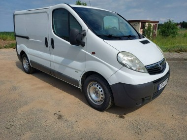 Opel Vivaro-1