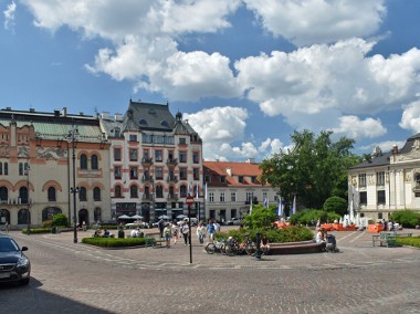Plac Szczepański - duży lokal frontowy 193 m2-1