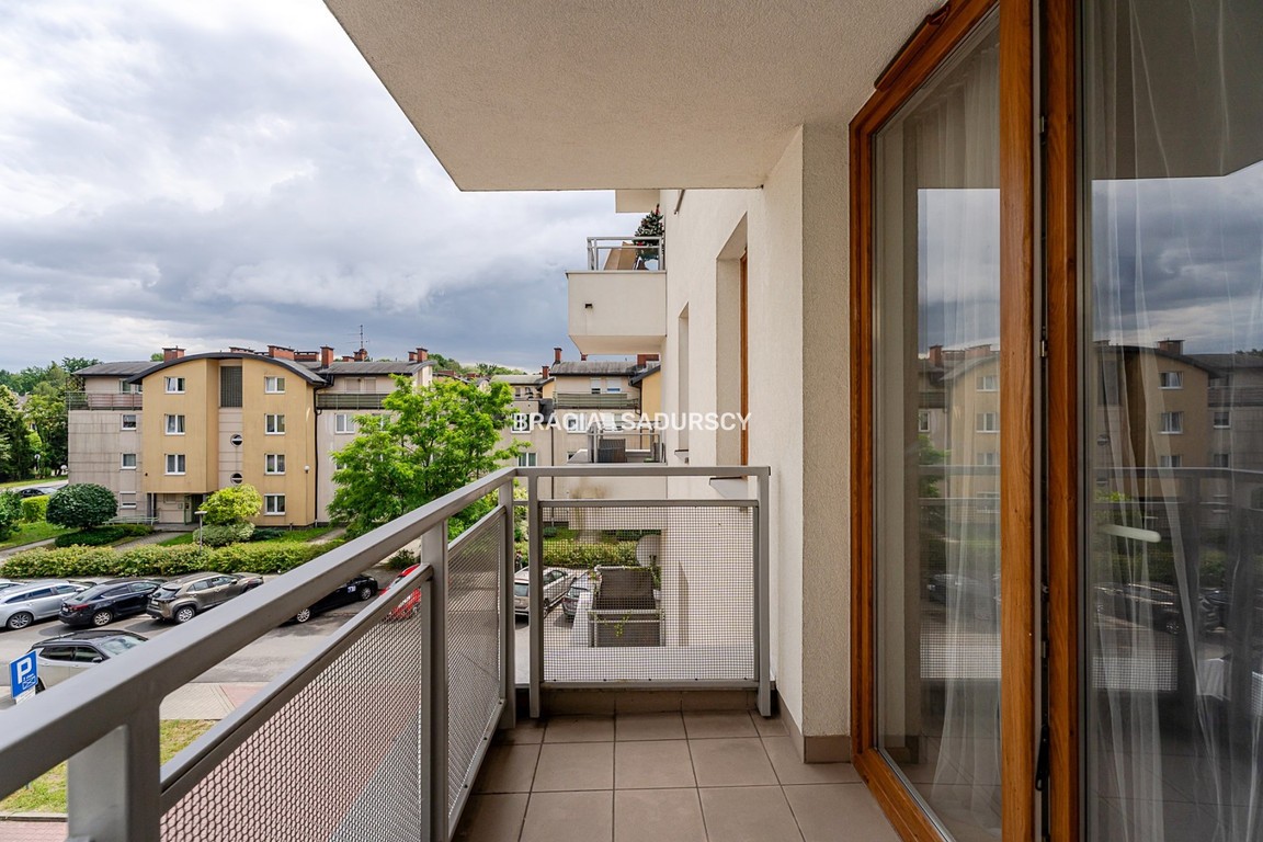 2 pok. mieszkanie z dużym balkonem,zielona okolica