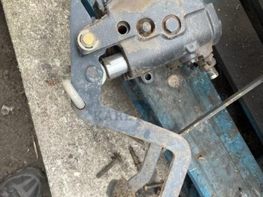 Pompa hamulcowa john deere L110195-1