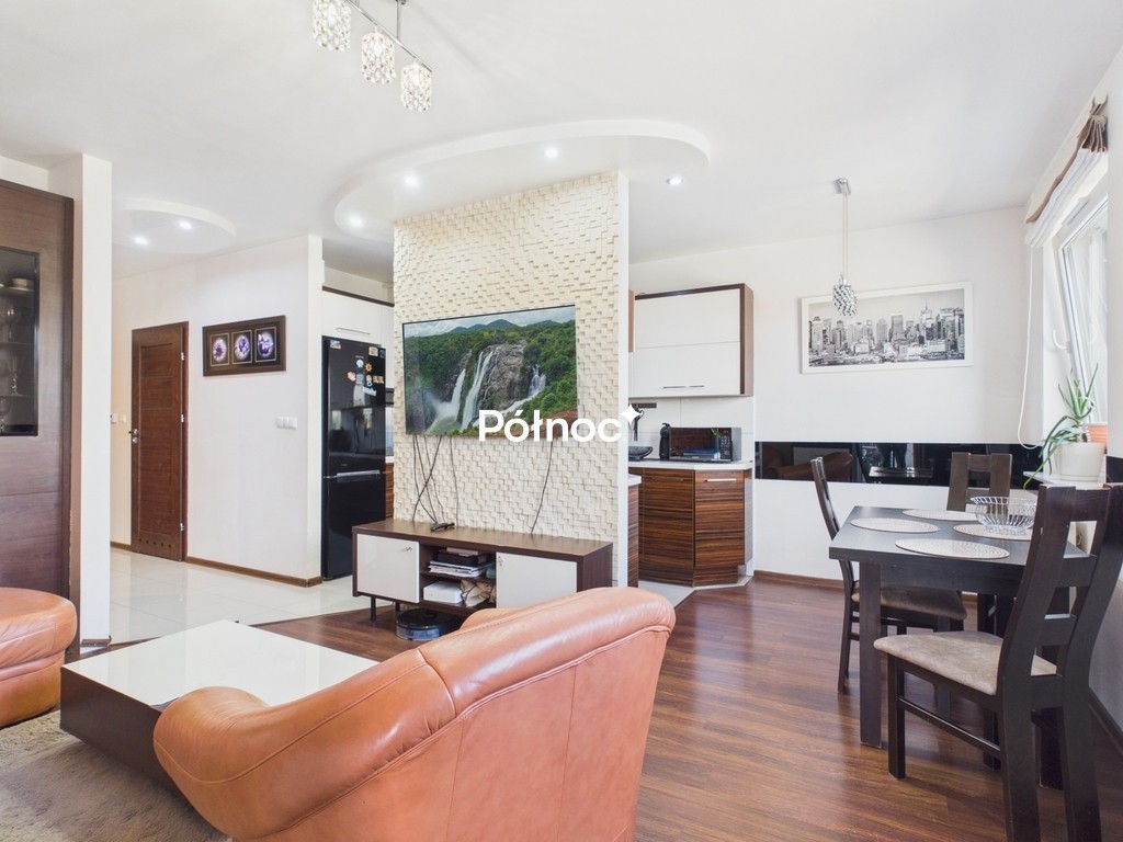 3 pokoje 70 m², taras, garaż – Warka