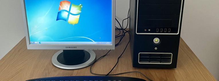 Komputer stacjonarny z monitorem i wifi do szkoły-1
