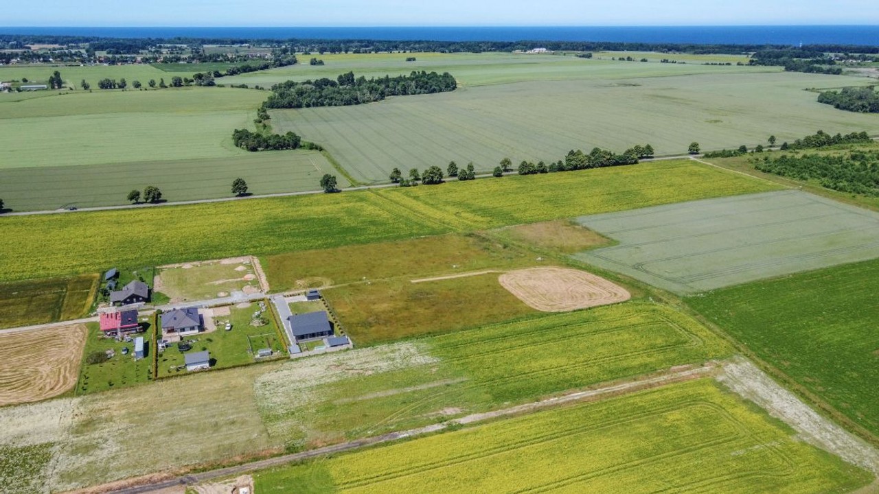 Działka budowlana - 3 km od morza, prawomocne WZ - Więcej