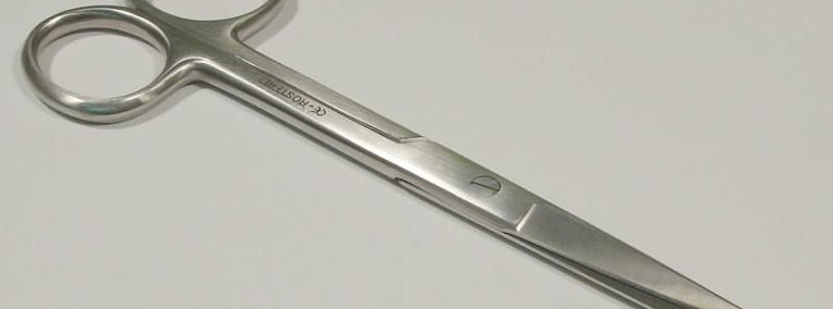 Nożyczki medycznez z końcówką ostro-tępą 145mm-1