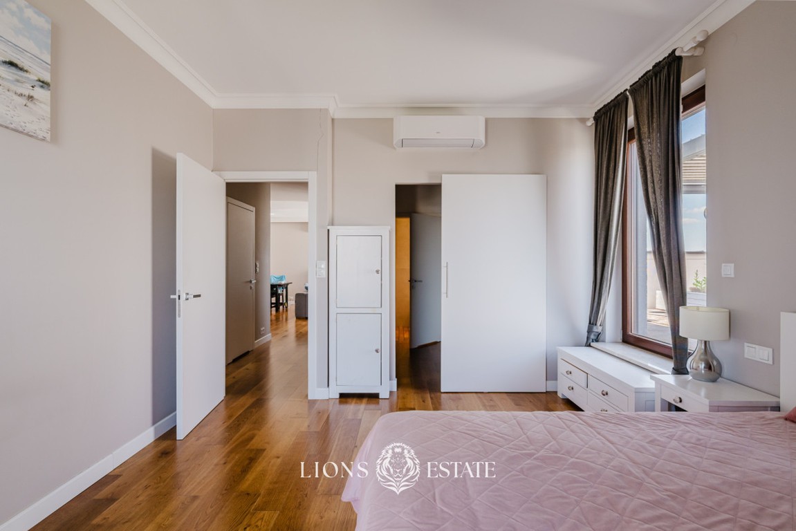 Stylowy Penthouse pełen światła | Taras 100 m² - Więcej