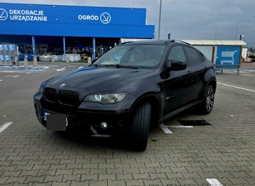 Hak, szyberdach. Prywatne auto