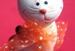 Kot - abstrakcyjna figurka wesołego kotka z ceramiki - 9 x 5 x 4 cm