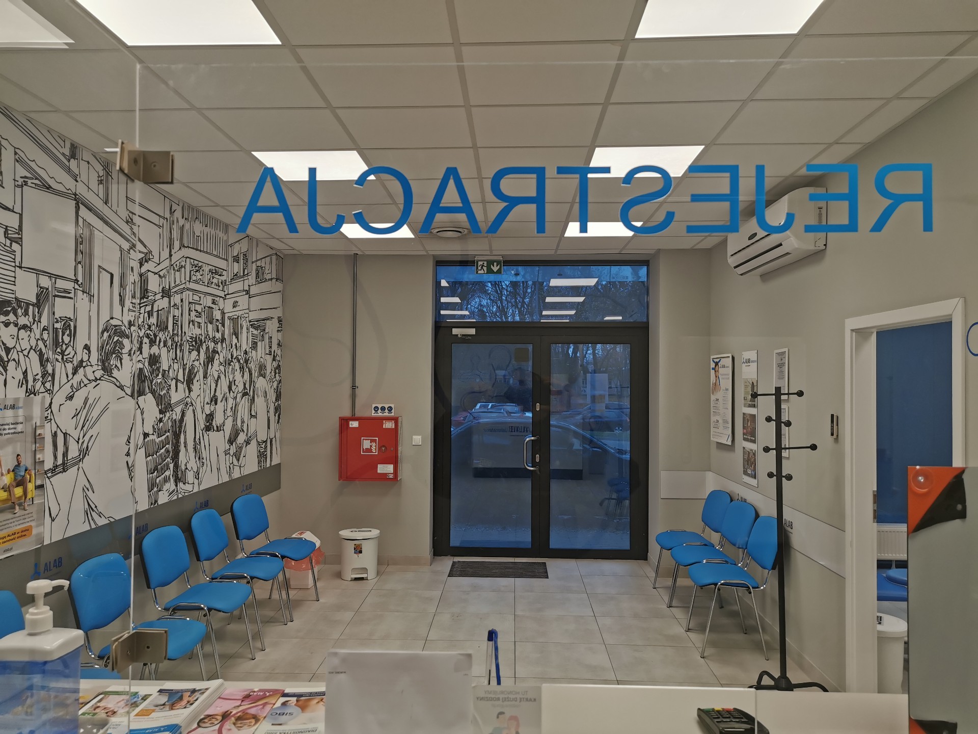 DO WYNAJĘCIA LOKAL HANDLOWO USŁUGOWY O POWIERZCHNI 66 m² . POLECAMY BRANŻY MEDYCZNEJ LUB KOSMETYCZNEJ - Widok 3