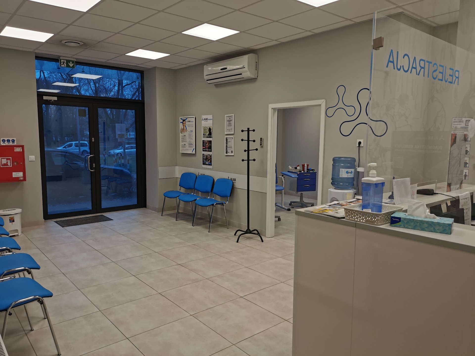 DO WYNAJĘCIA LOKAL HANDLOWO USŁUGOWY O POWIERZCHNI 66 m² . POLECAMY BRANŻY MEDYCZNEJ LUB KOSMETYCZNEJ - Więcej