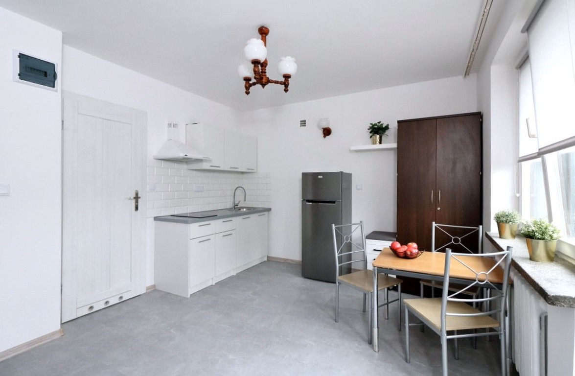 Kawalerka w kameralnym budynku z balkonem - Widok 2